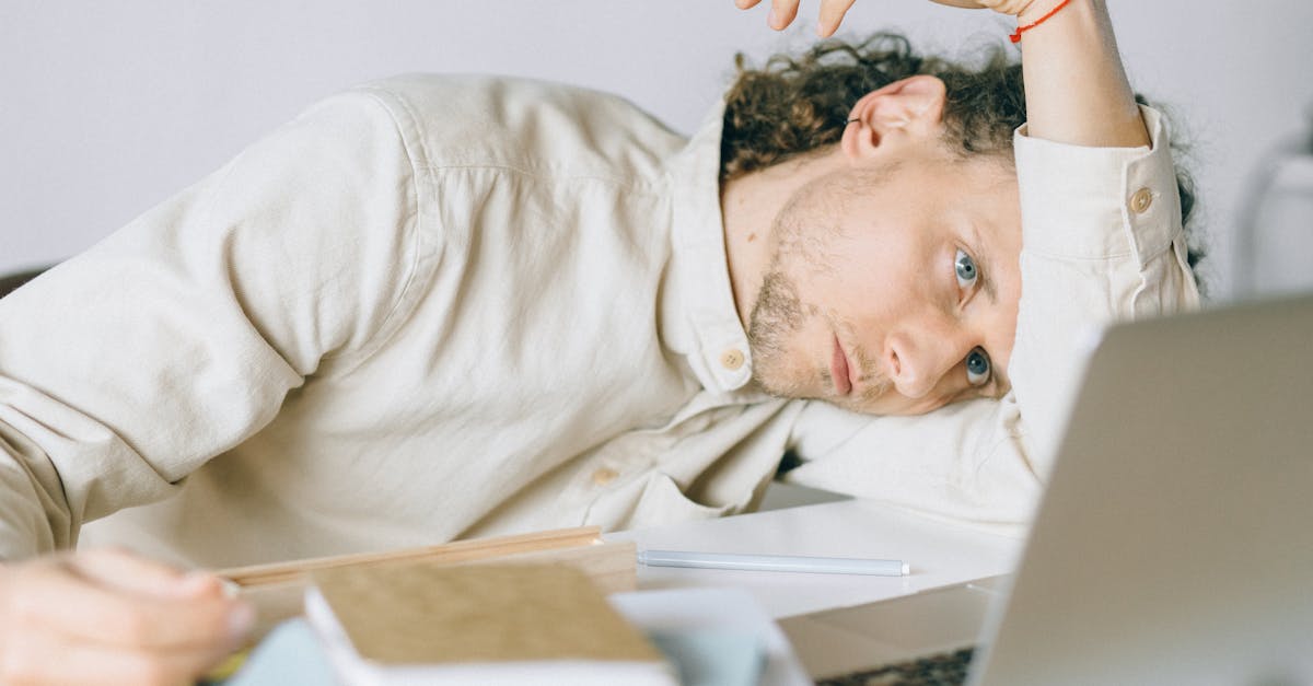 社畜精神を象徴するオフィスワーカー