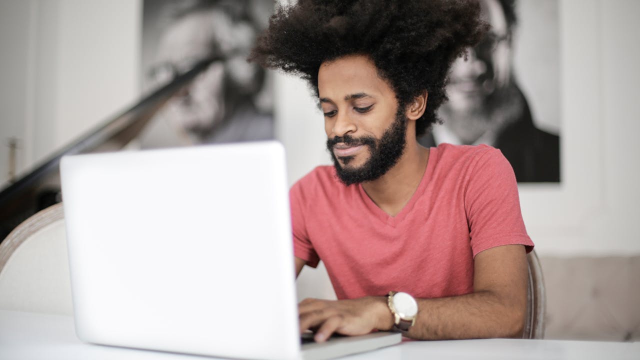 在宅でフリーランス副業をする社畜